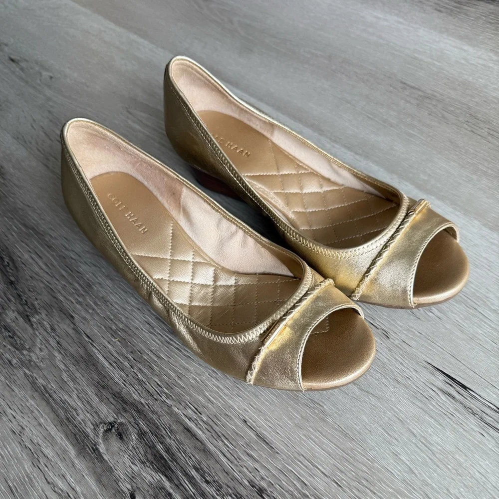 Cole Haan Gold Peep Toe Flats/Wedge Heels, Size 5.5 - Picture 3 of 17